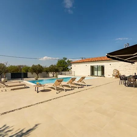 Villa Lumina - Zen With Sauna Near Biograd *